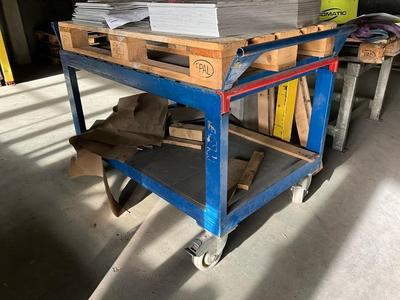 Overview picture of material trolley (4x)